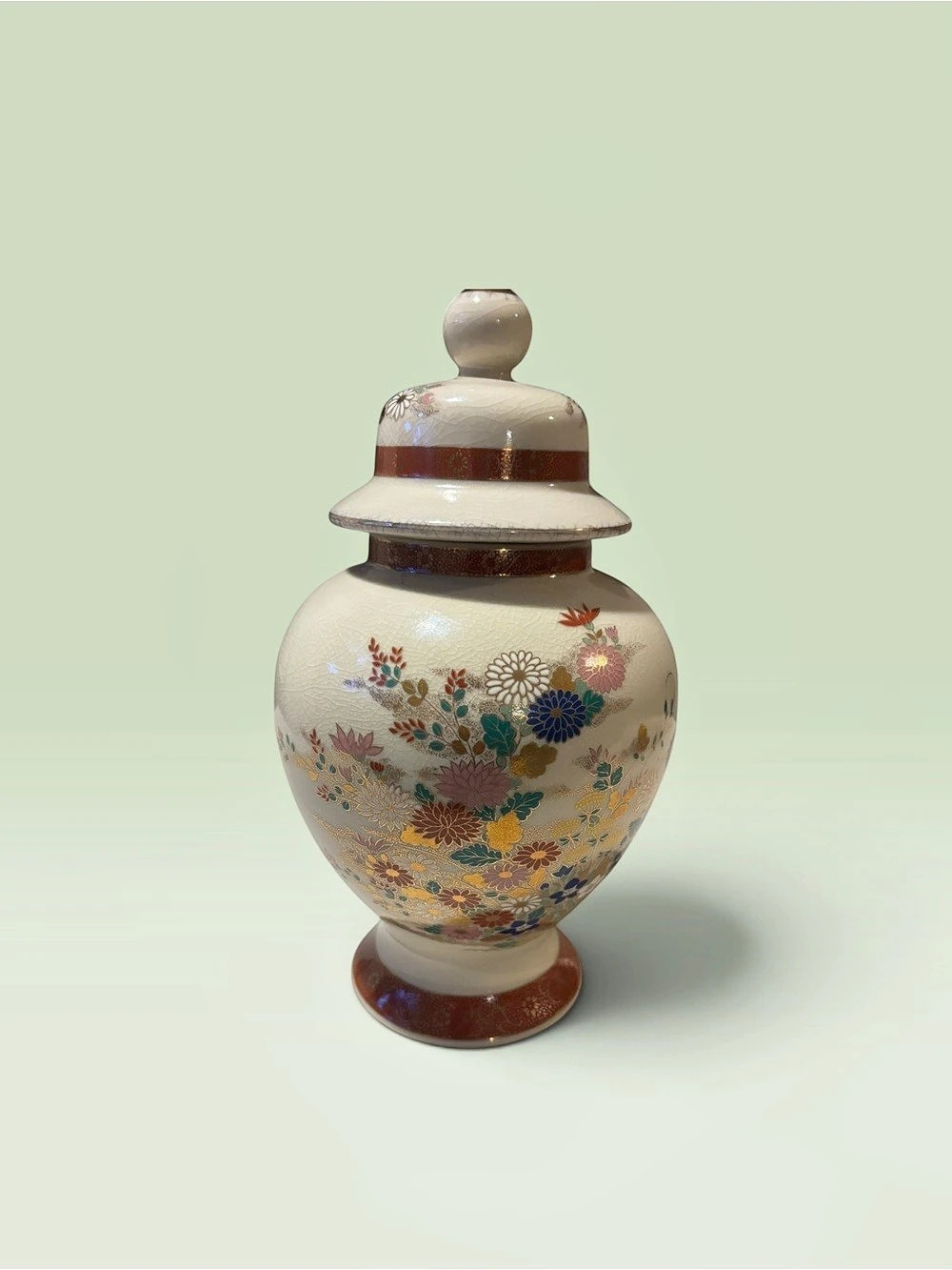 Satsuma lidded vase Floral in Cream